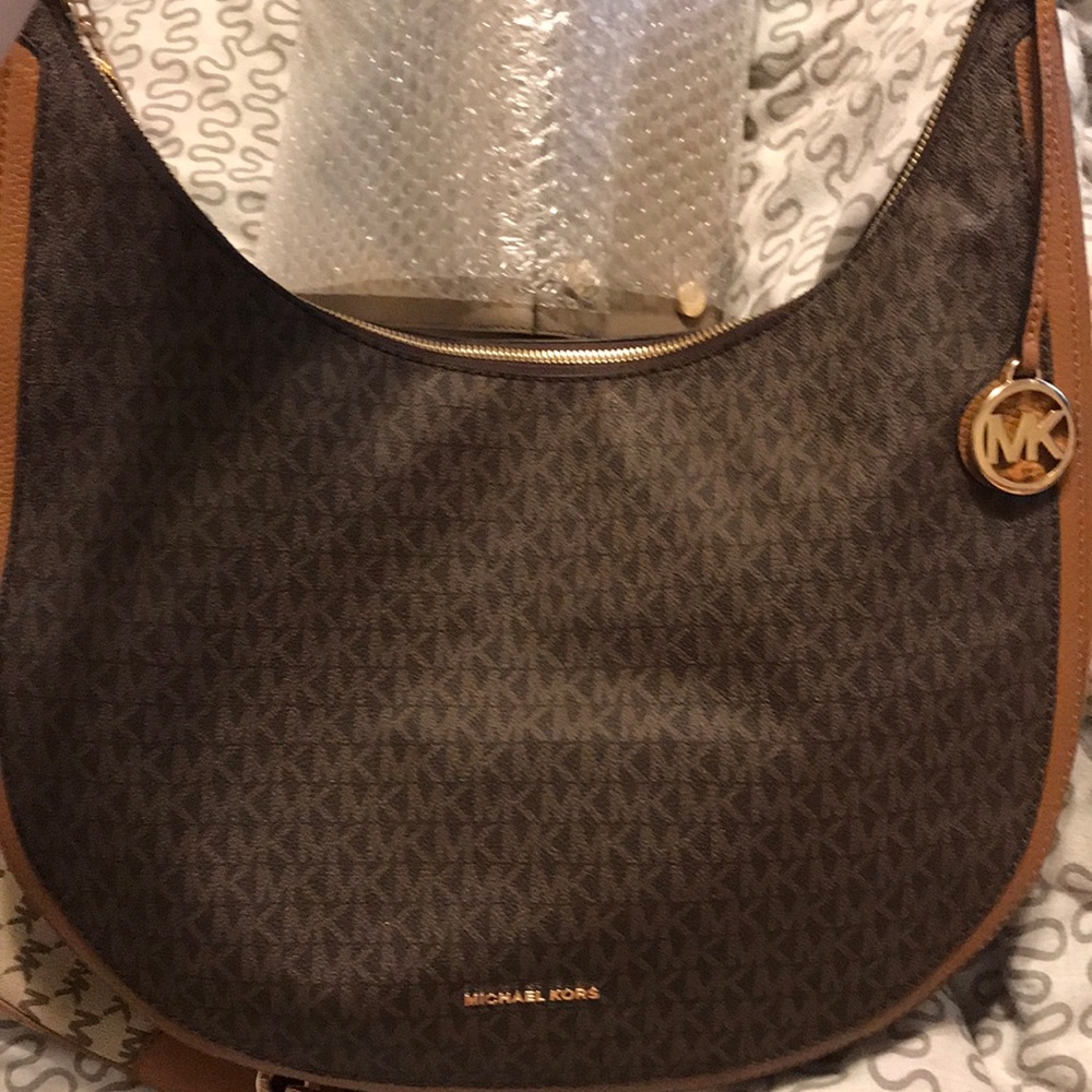 BRAND NEW MICHAEL KORS LYDIA LARGE HOBO